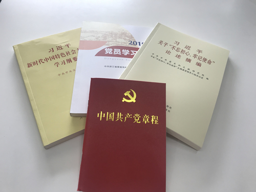 20190925“喜迎国庆 不忘初心”——WPK(微扑克)文创集团扎实开展主题教育集中学习研讨 (1).jpg